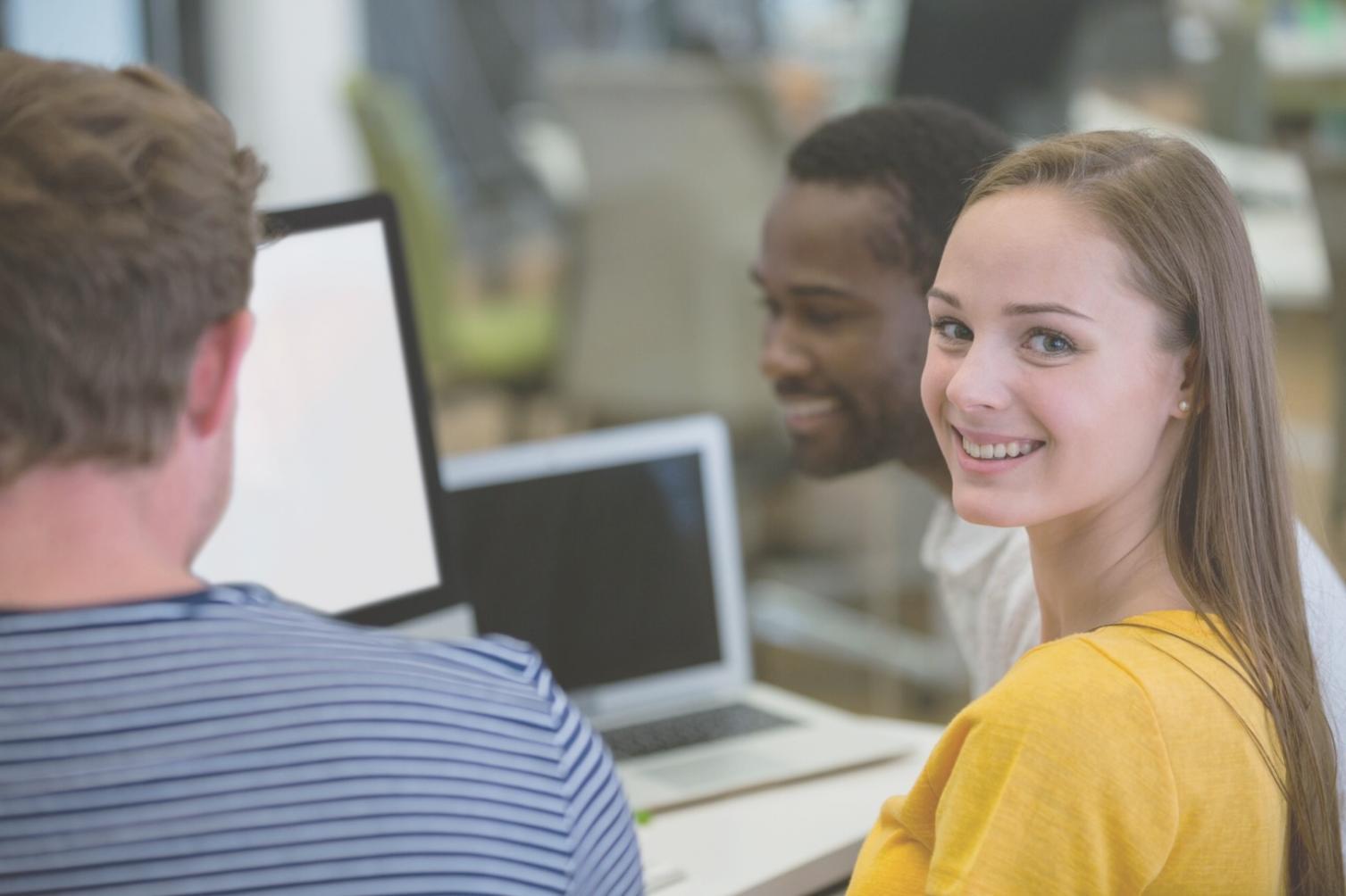 Consulta financiera personalizada en oficina de Málaga